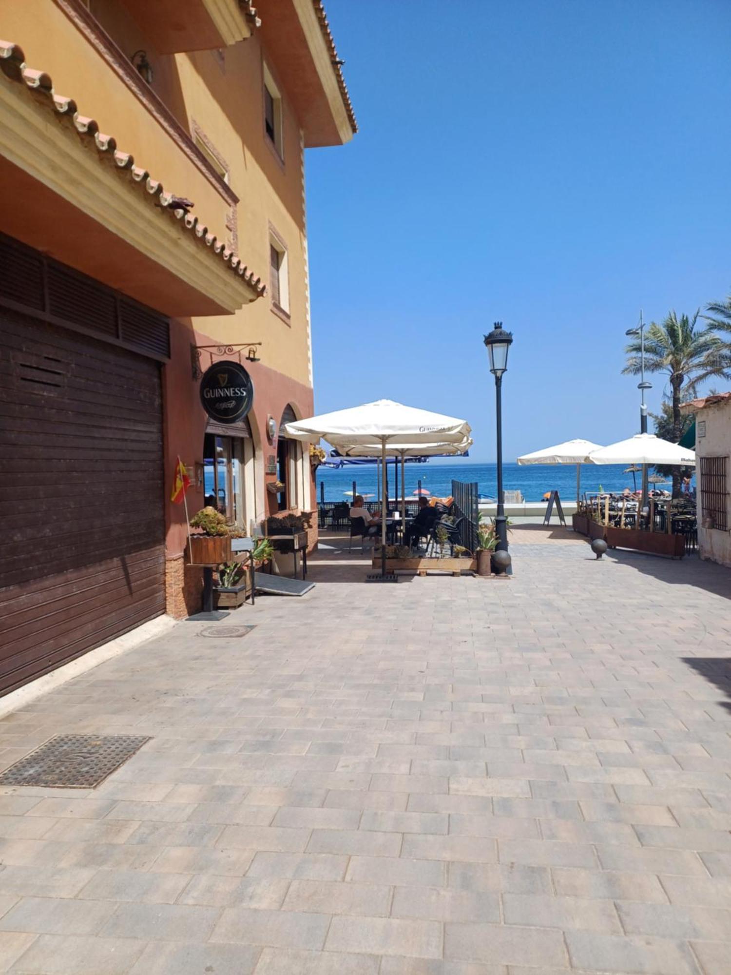 Beautiful Beachfront Newly Renovated 2 Bedroom With Swimming Pool And Garden