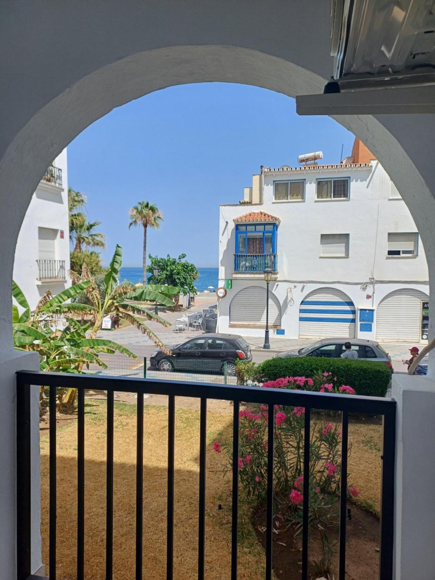 Apartment Beautiful Beachfront Newly Renovated 2 Bedroom With Swimming Pool And Garden