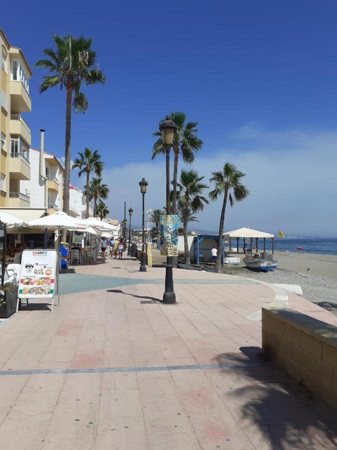 Beautiful Beachfront Newly Renovated 2 Bedroom With Swimming Pool And Garden *